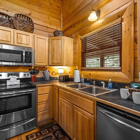 2-Bedroom Cabin With 2 Master Suites, Loft, Half-Bath And Hot Tub In A Serene Resort Setting Sevierville Exterior photo