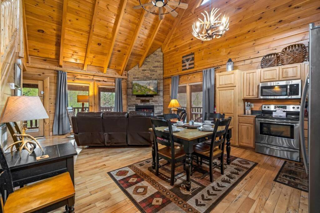 2-Bedroom Cabin With 2 Master Suites, Loft, Half-Bath And Hot Tub In A Serene Resort Setting Sevierville Exterior photo