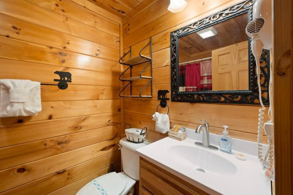 2-Bedroom Cabin With 2 Master Suites, Loft, Half-Bath And Hot Tub In A Serene Resort Setting Sevierville Exterior photo