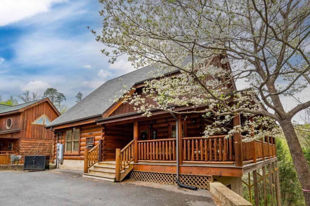 2-Bedroom Cabin With 2 Master Suites, Loft, Half-Bath And Hot Tub In A Serene Resort Setting Sevierville Exterior photo