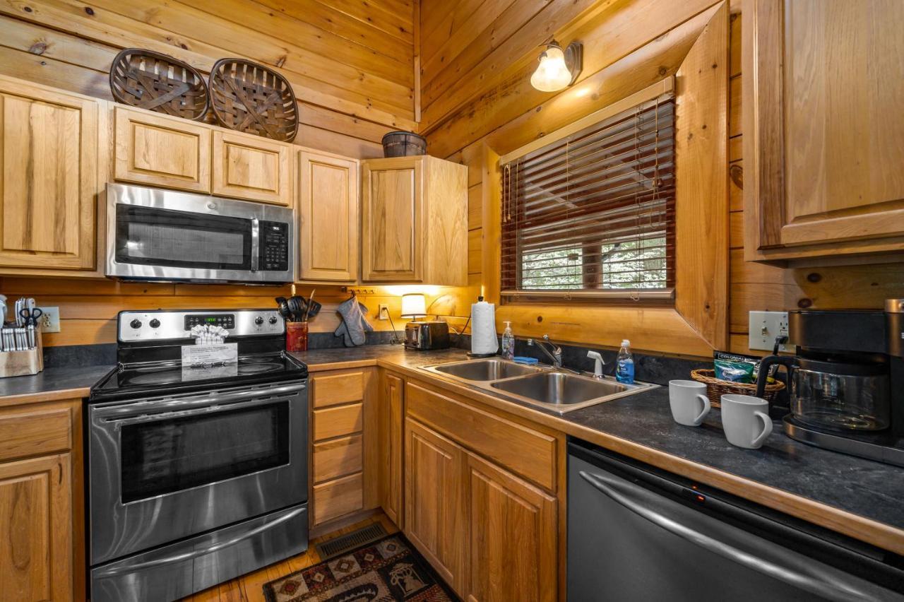 2-Bedroom Cabin With 2 Master Suites, Loft, Half-Bath And Hot Tub In A Serene Resort Setting Sevierville Exterior photo