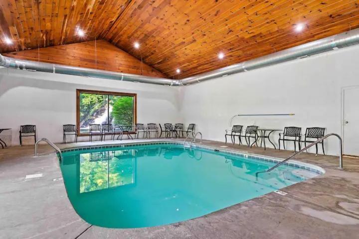 2-Bedroom Cabin With 2 Master Suites, Loft, Half-Bath And Hot Tub In A Serene Resort Setting Sevierville Exterior photo